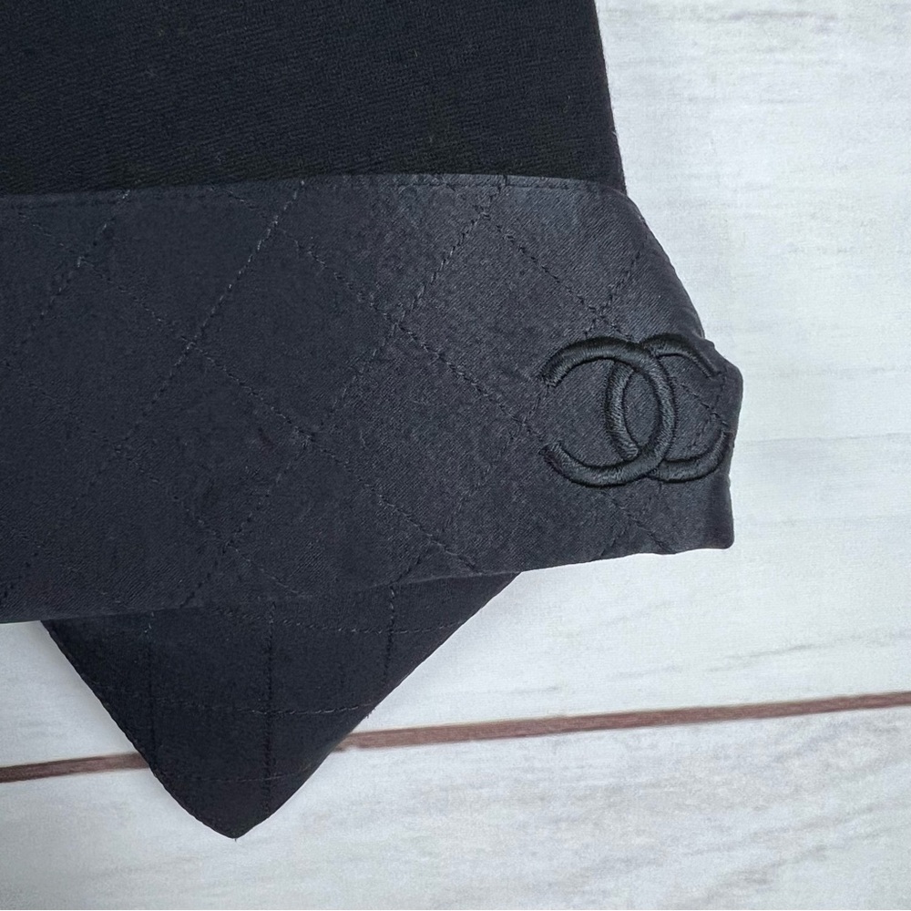 CHANEL Black Top with Gray Accents - Picture 3 of 7